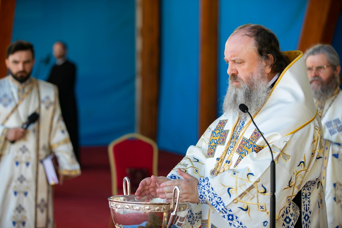 Sfinţirea apei în Vinerea Luminată pe Dealul Patriarhiei 170432