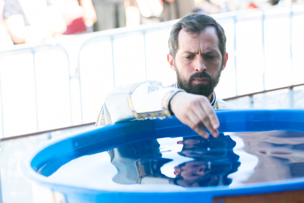 Sfinţirea apei în Vinerea Luminată pe Dealul Patriarhiei 170434