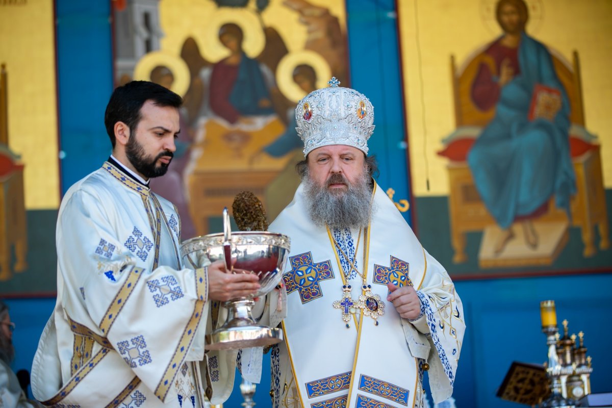 Sfinţirea apei în Vinerea Luminată pe Dealul Patriarhiei 170456