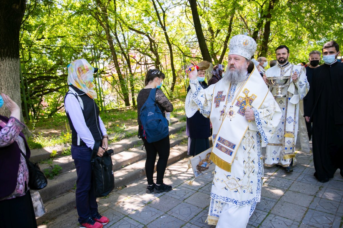 Sfinţirea apei în Vinerea Luminată pe Dealul Patriarhiei 170460
