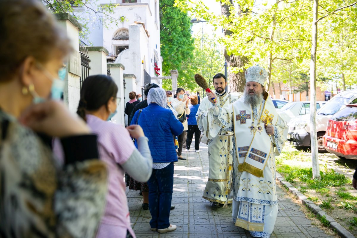 Sfinţirea apei în Vinerea Luminată pe Dealul Patriarhiei 170461