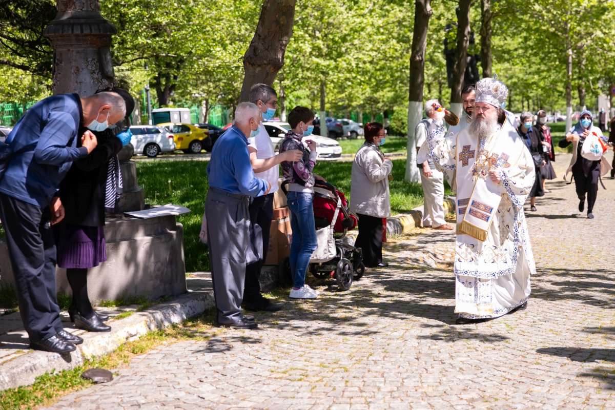 Sfinţirea apei în Vinerea Luminată pe Dealul Patriarhiei 170463