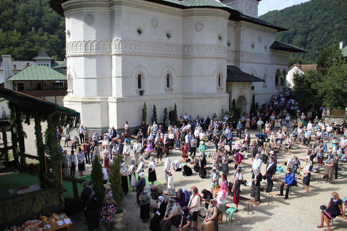 Sărbătorirea Sfântului Cuvios Irodion la Mănăstirea Lainici 170324