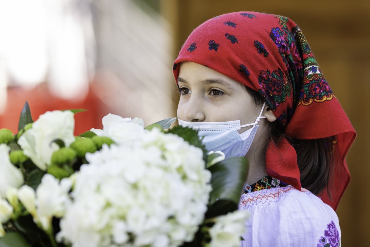 Sfinţirea picturii şi premierea tinerilor misionari la o parohie din Capitală 170594