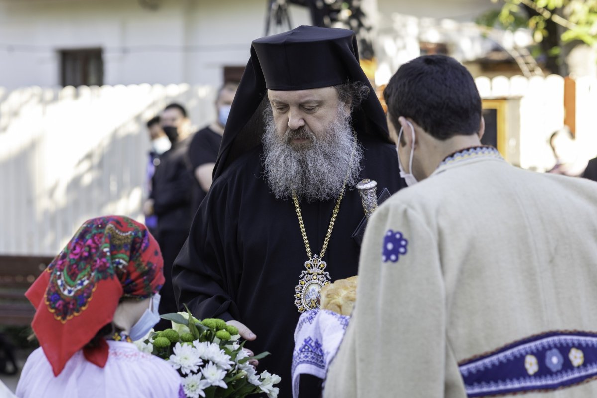 Sfinţirea picturii şi premierea tinerilor misionari la o parohie din Capitală 170599