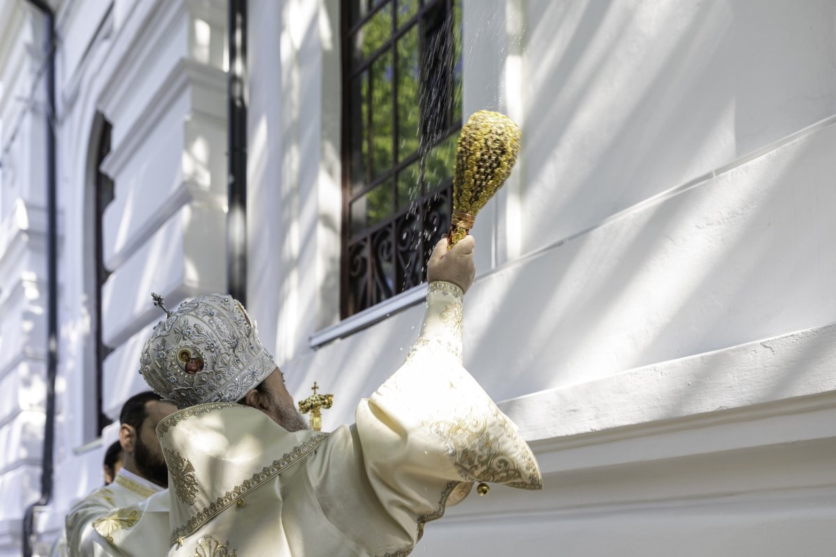 Sfinţirea picturii şi premierea tinerilor misionari la o parohie din Capitală 170606