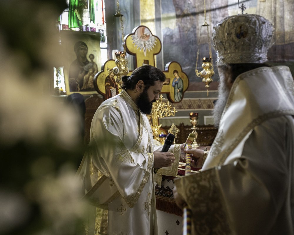 Sfinţirea picturii şi premierea tinerilor misionari la o parohie din Capitală 170613
