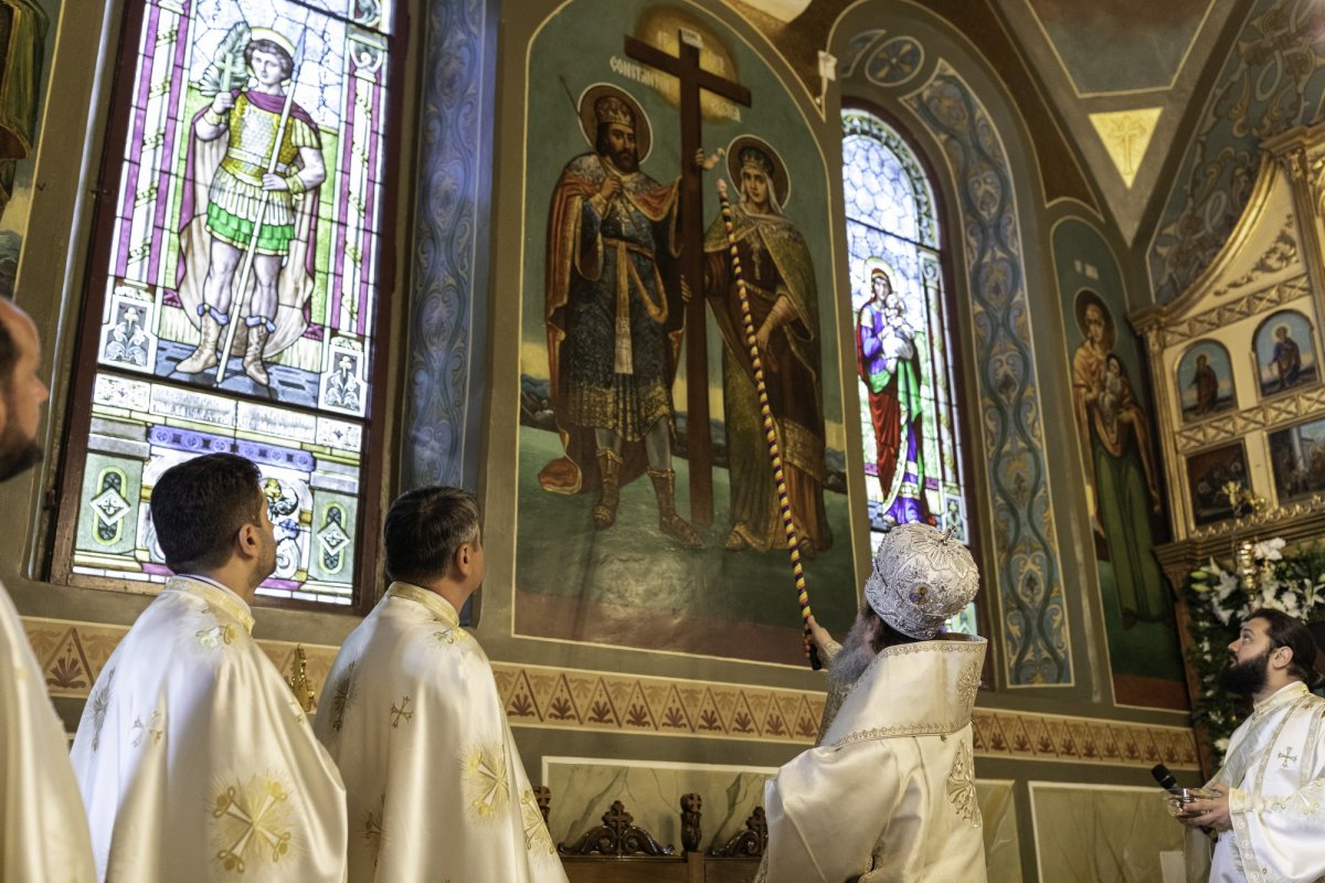 Sfinţirea picturii şi premierea tinerilor misionari la o parohie din Capitală 170614