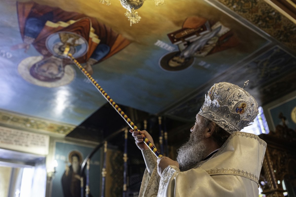 Sfinţirea picturii şi premierea tinerilor misionari la o parohie din Capitală 170615