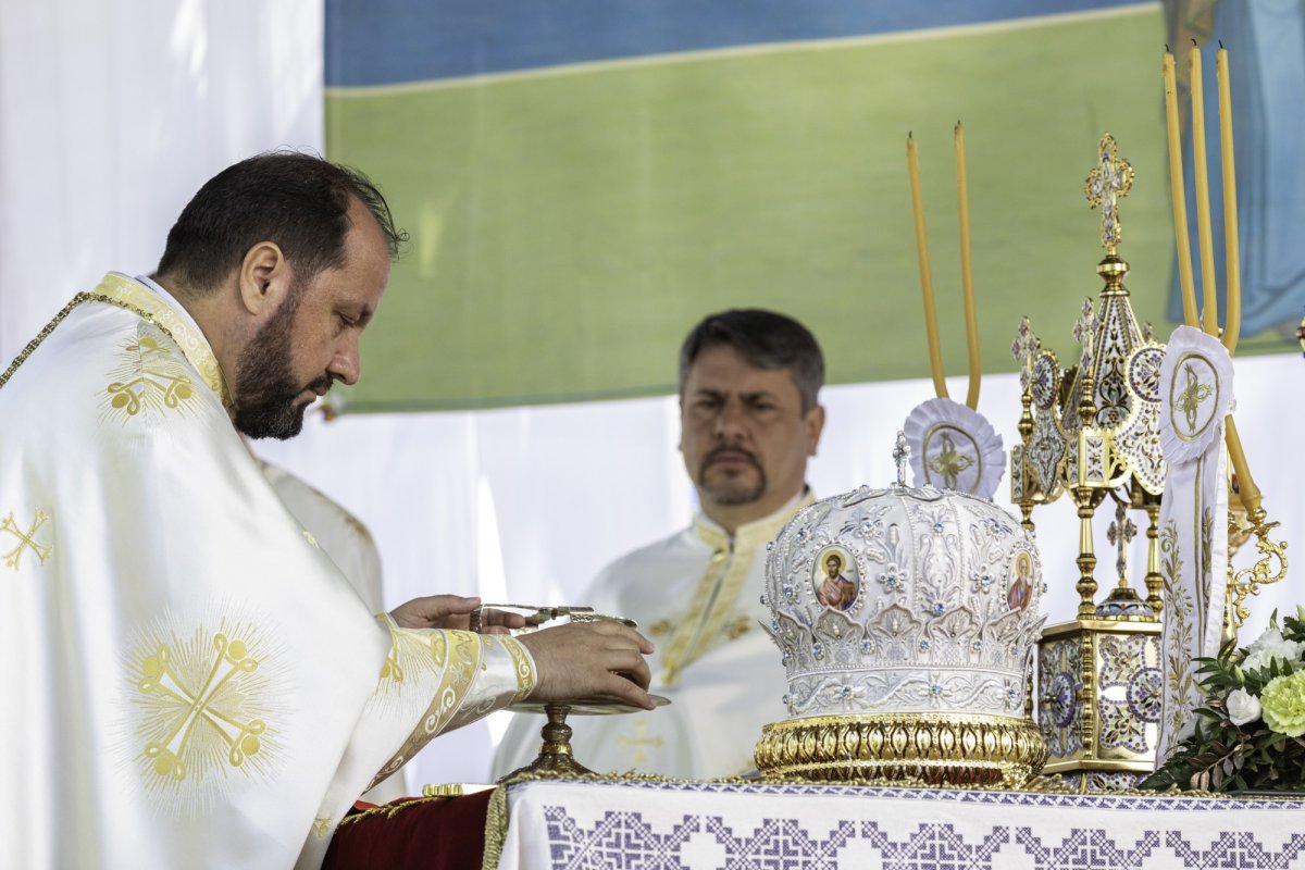 Sfinţirea picturii şi premierea tinerilor misionari la o parohie din Capitală 170617