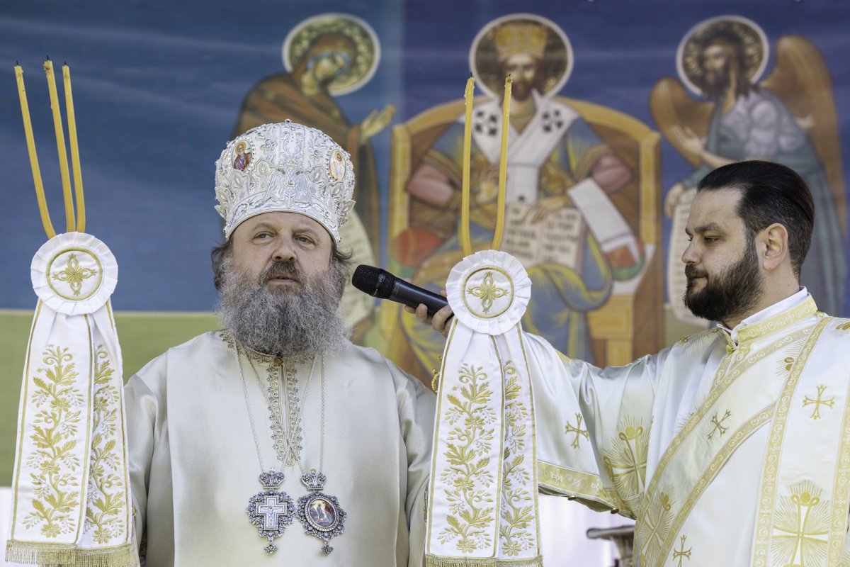 Sfinţirea picturii şi premierea tinerilor misionari la o parohie din Capitală 170618