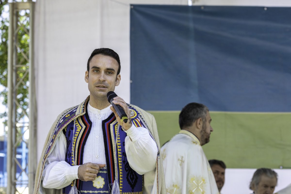Sfinţirea picturii şi premierea tinerilor misionari la o parohie din Capitală 170621