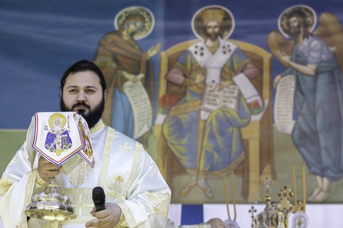 Sfinţirea picturii şi premierea tinerilor misionari la o parohie din Capitală 170622