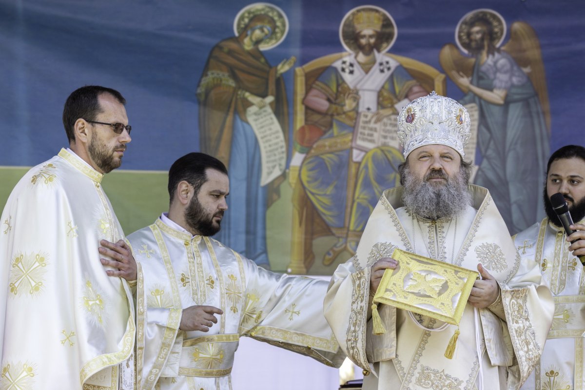 Sfinţirea picturii şi premierea tinerilor misionari la o parohie din Capitală 170626