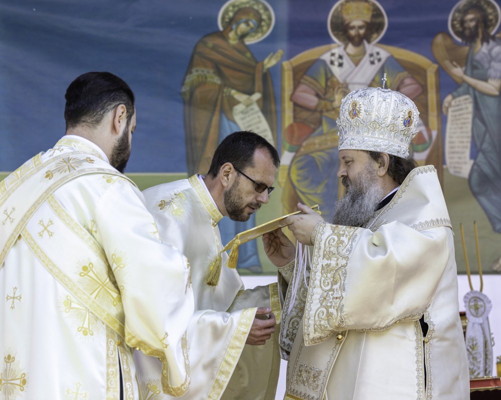 Sfinţirea picturii şi premierea tinerilor misionari la o parohie din Capitală 170627