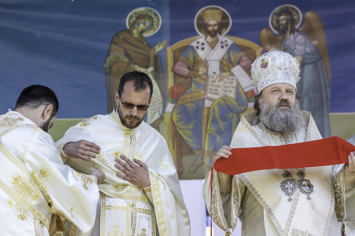 Sfinţirea picturii şi premierea tinerilor misionari la o parohie din Capitală 170628