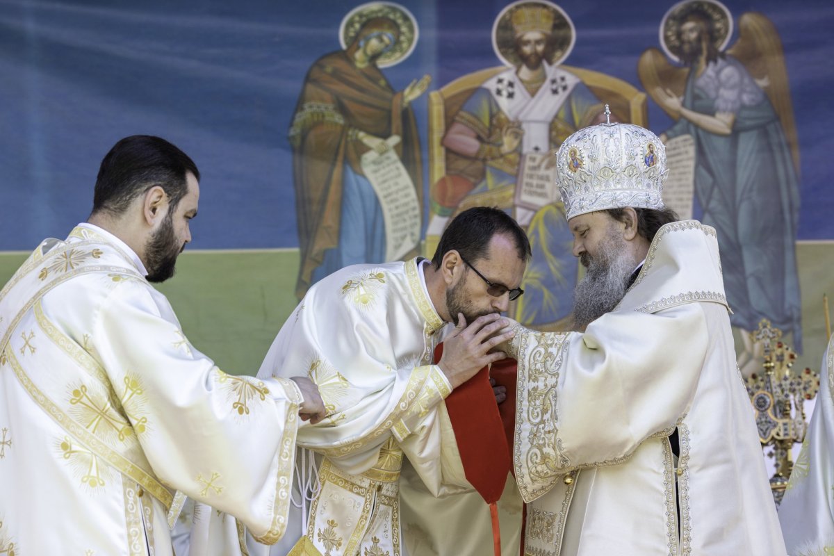 Sfinţirea picturii şi premierea tinerilor misionari la o parohie din Capitală 170629