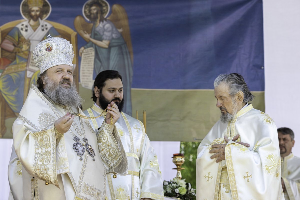 Sfinţirea picturii şi premierea tinerilor misionari la o parohie din Capitală 170632