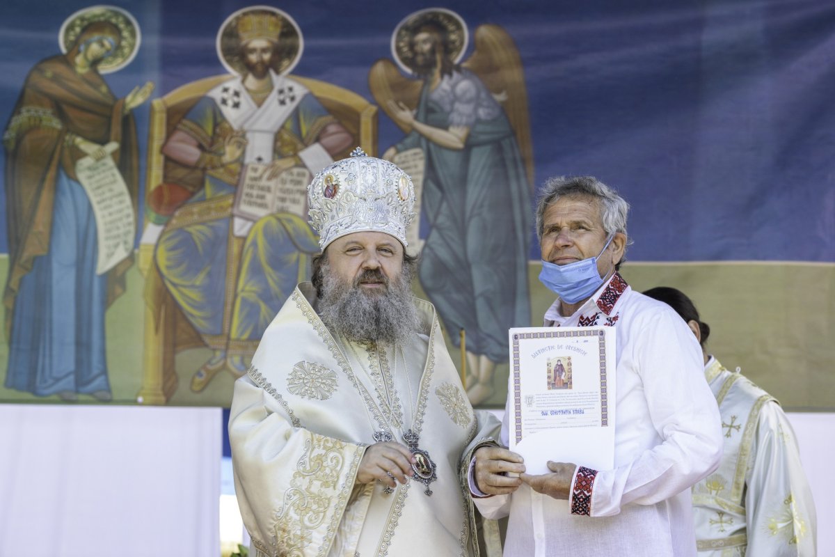 Sfinţirea picturii şi premierea tinerilor misionari la o parohie din Capitală 170635