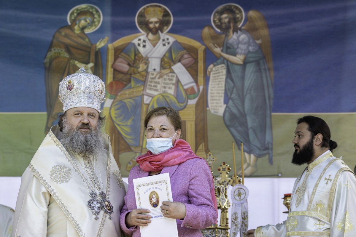 Sfinţirea picturii şi premierea tinerilor misionari la o parohie din Capitală 170636