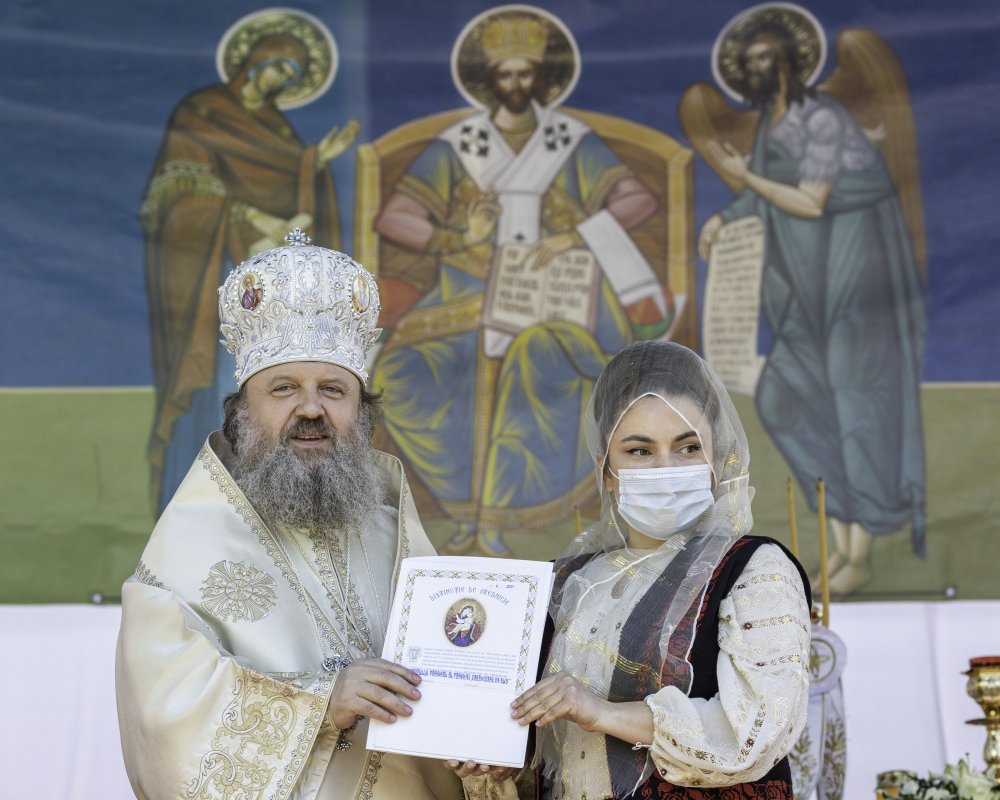 Sfinţirea picturii şi premierea tinerilor misionari la o parohie din Capitală 170637