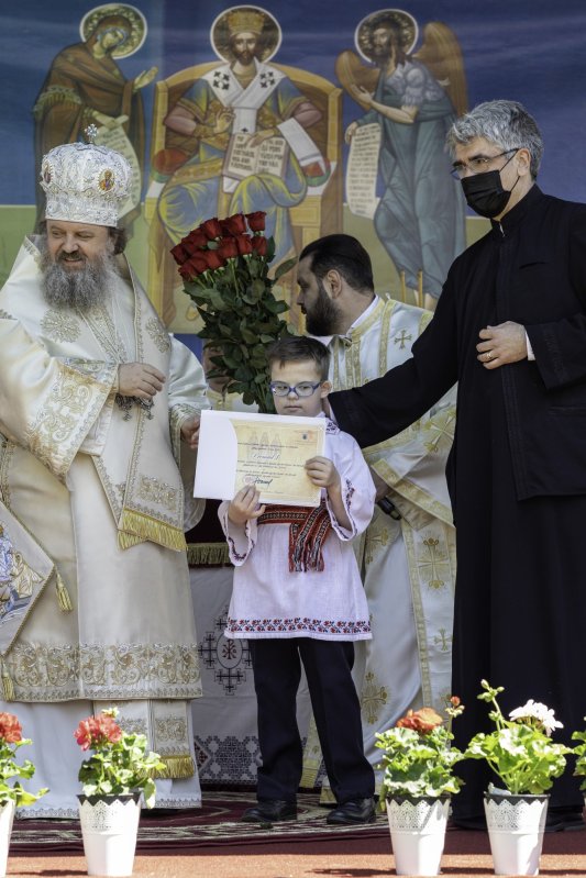 Sfinţirea picturii şi premierea tinerilor misionari la o parohie din Capitală 170640