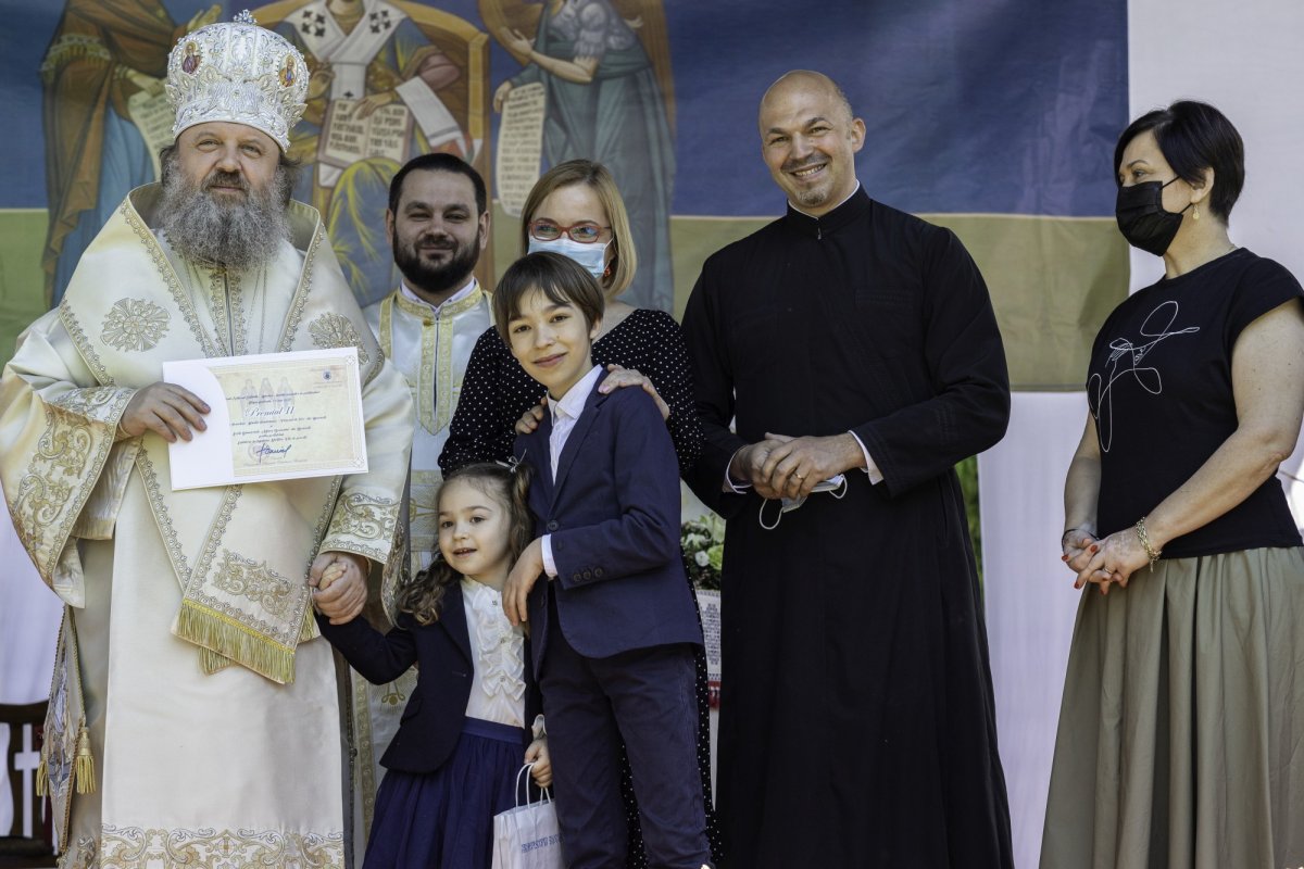 Sfinţirea picturii şi premierea tinerilor misionari la o parohie din Capitală 170641