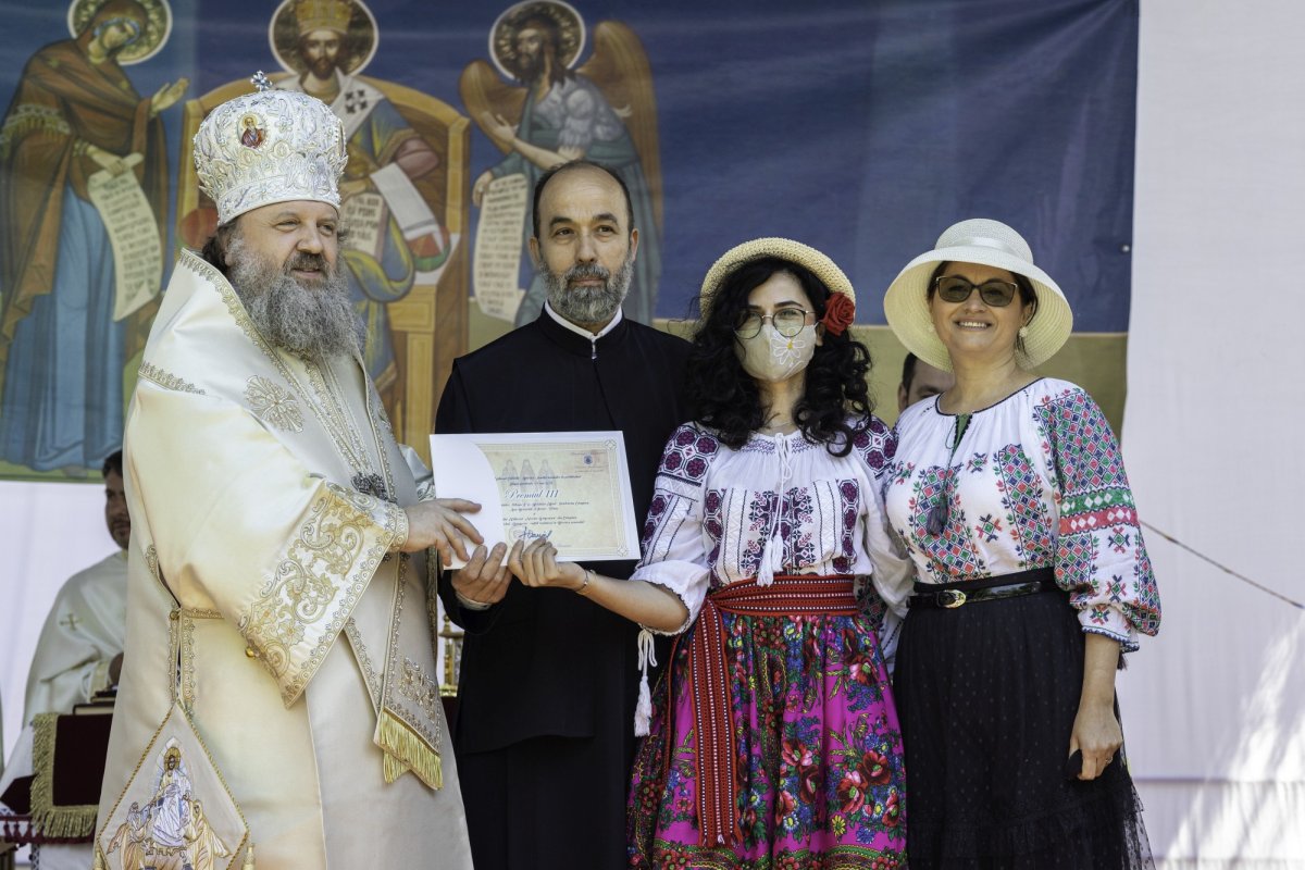 Sfinţirea picturii şi premierea tinerilor misionari la o parohie din Capitală 170642
