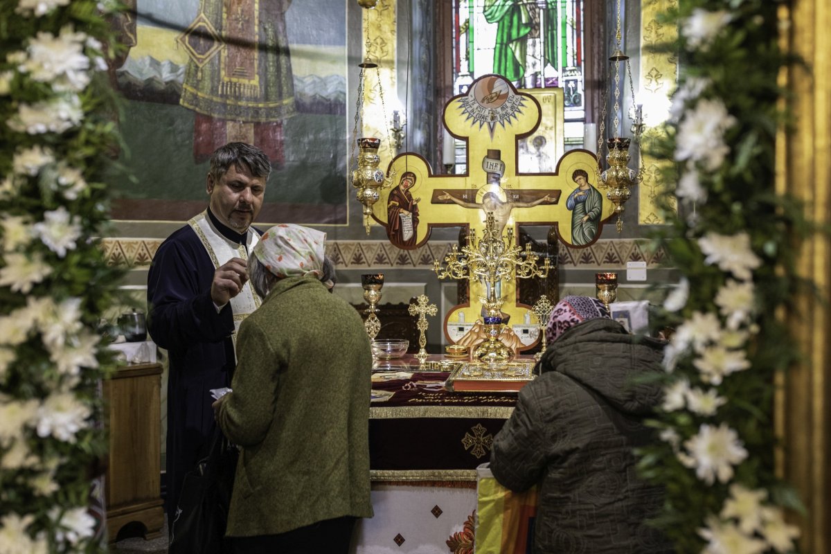 Sfinţirea picturii şi premierea tinerilor misionari la o parohie din Capitală 170650