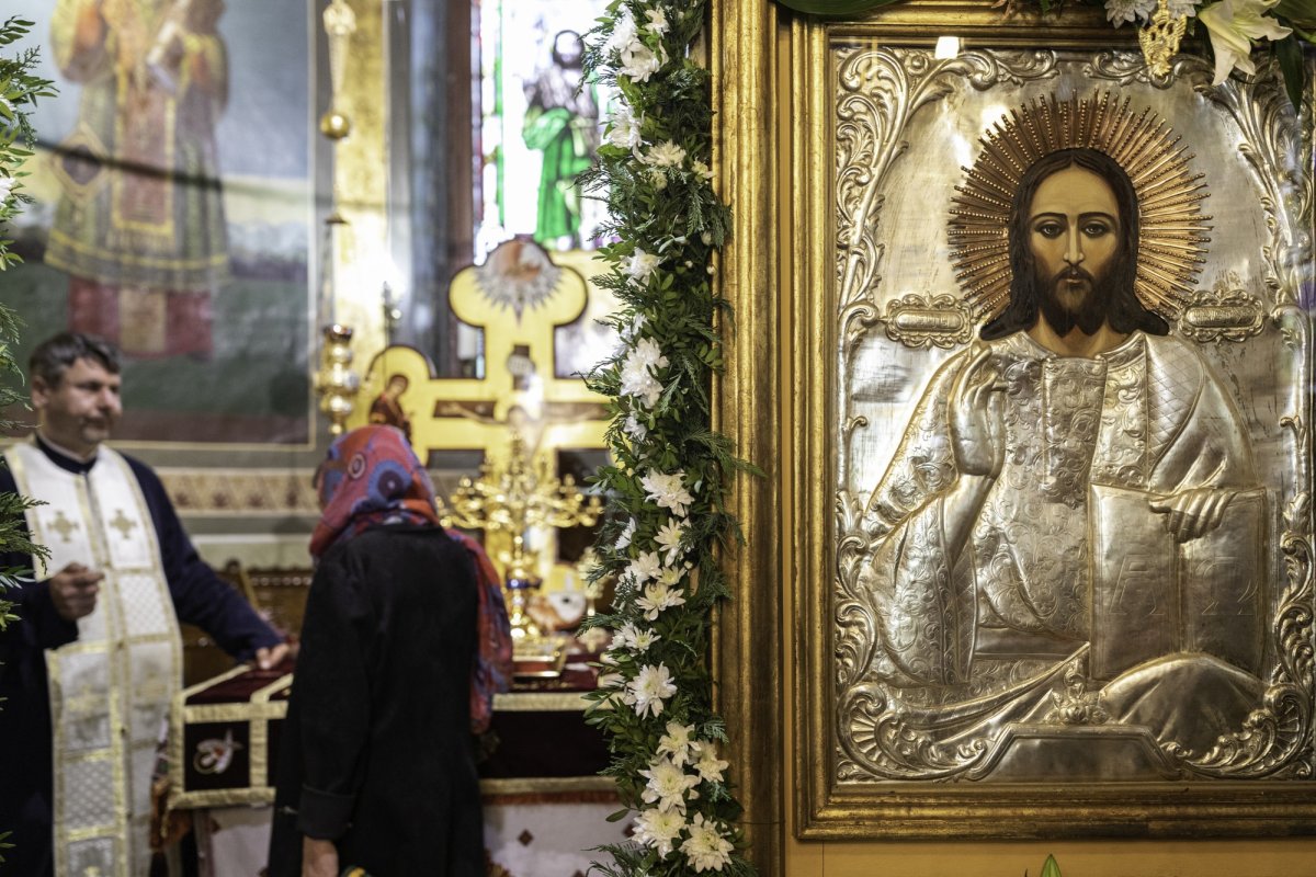 Sfinţirea picturii şi premierea tinerilor misionari la o parohie din Capitală 170651