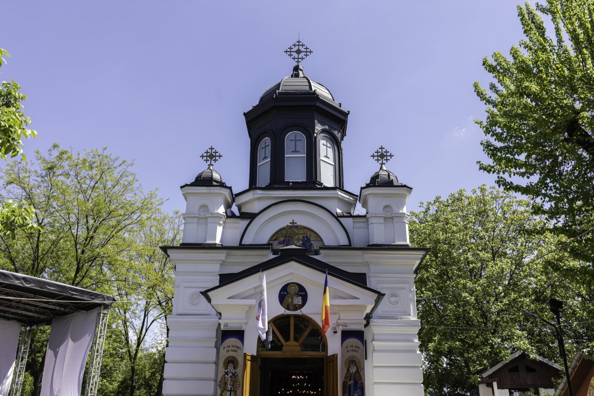 Sfinţirea picturii şi premierea tinerilor misionari la o parohie din Capitală 170654