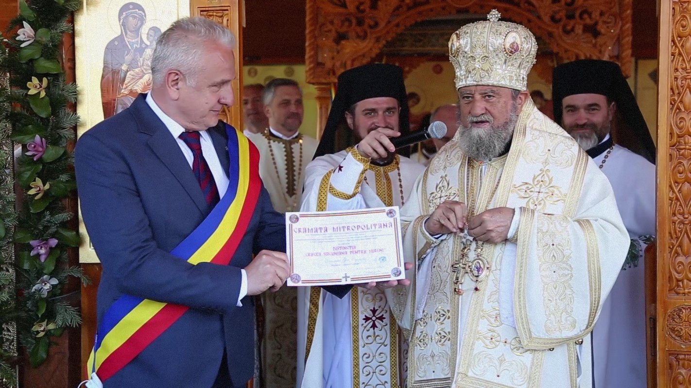 Biserica Schitului „Sfântul Efrem cel Nou” din Cristian a fost târnosită 170738