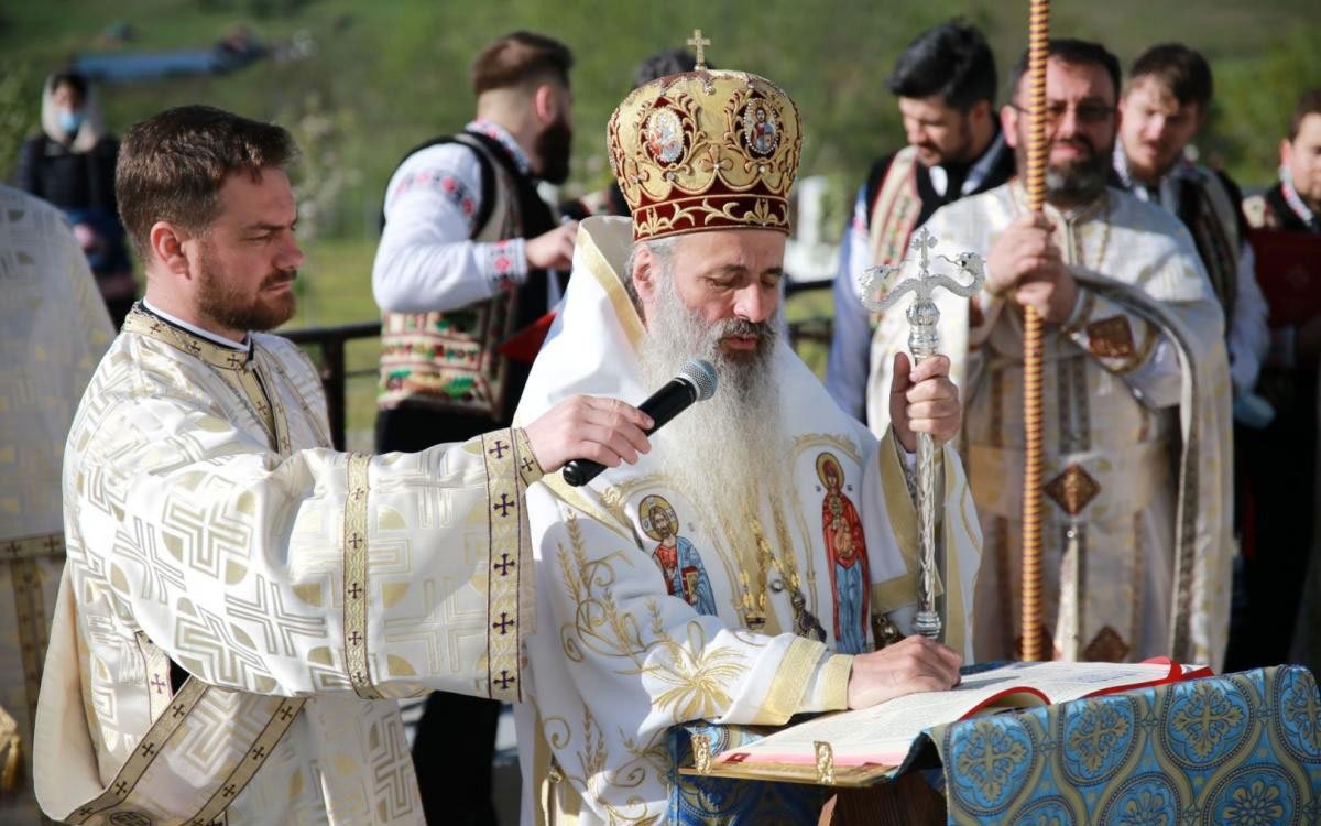 Biserica Schitului „Sfântul Mina” Borlești-Mastacăn a fost târnosită 170750