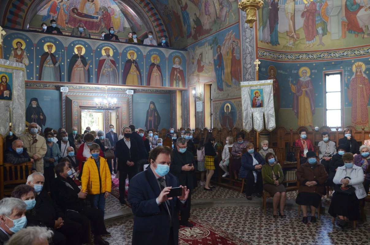 Sărbătoare la Biserica „Izvorul Tămăduirii” din Oradea 170829