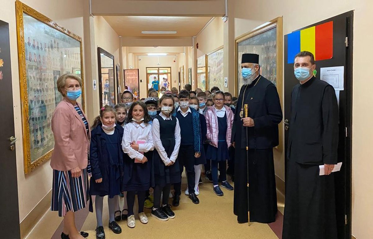 Binecuvântare arhierească pentru elevi din Alba Iulia 170916