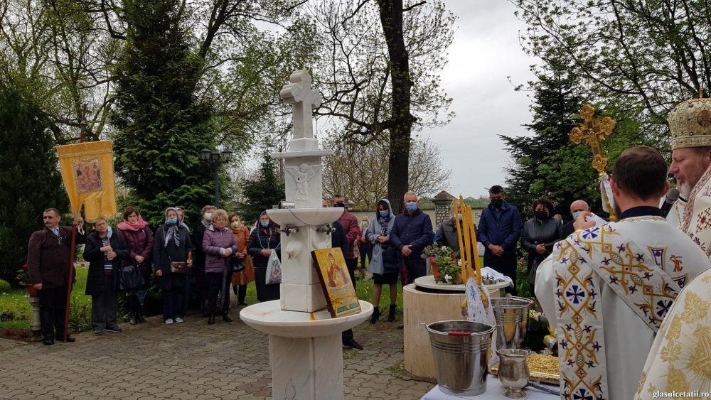 Binecuvântare pentru credincioși la Mănăstirea Hodoş-Bodrog 170928