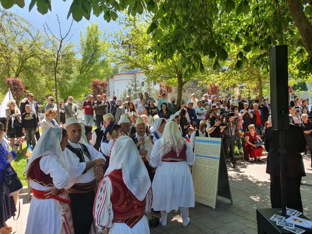 Bust pentru preotul martir aromân Haralambie Balamace la Korçë, Albania 170907