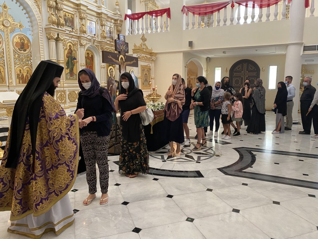 Lumina pascală pentru românii din Emiratele Arabe Unite 170941