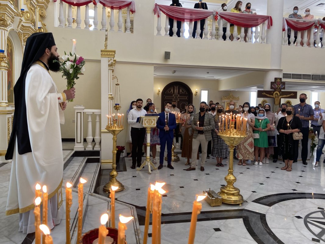 Lumina pascală pentru românii din Emiratele Arabe Unite 170942