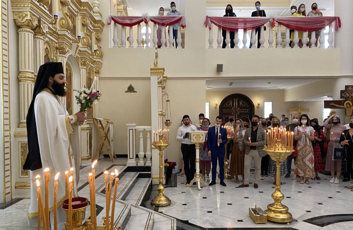 Lumina pascală pentru românii din Emiratele Arabe Unite 170947