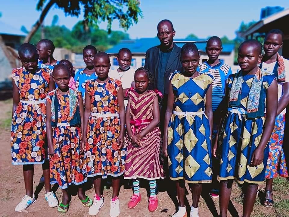 Ajutoare din Cisnădie pentru tineri şi copii din Kenya 170996