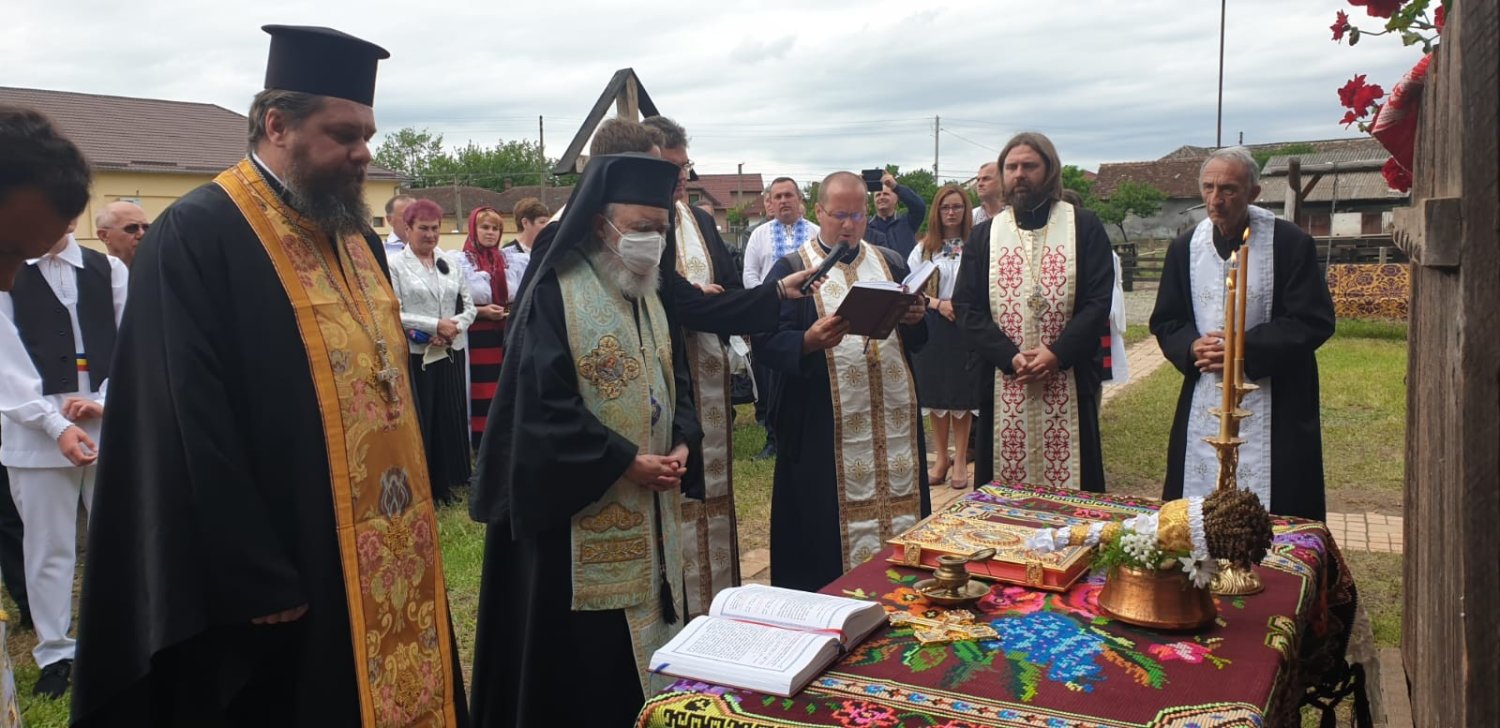 Sfințire de obiecte bisericești și inaugurare de muzeu la parohii arădene  171191