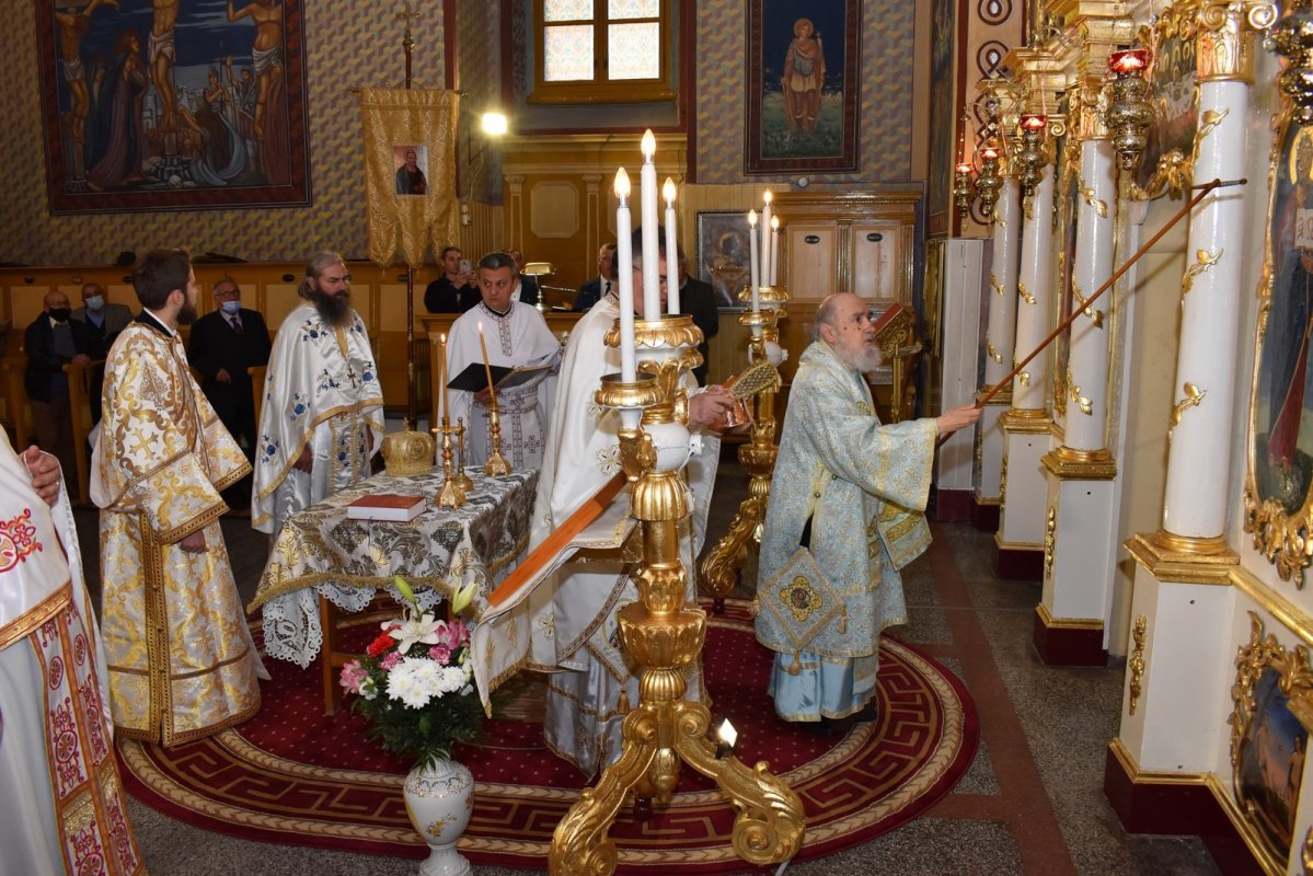 Sfințire de obiecte bisericești și inaugurare de muzeu la parohii arădene  171192