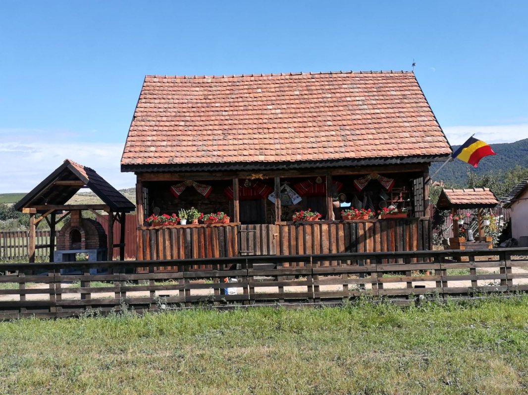 Sfințire de obiecte bisericești și inaugurare de muzeu la parohii arădene  171193