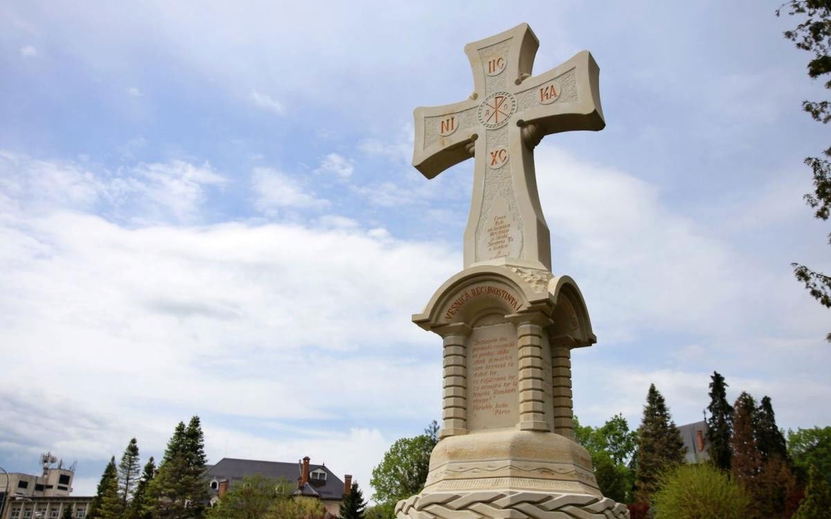 Târnosire de paraclis și sfințire de troiță în Piatra Neamț 171206