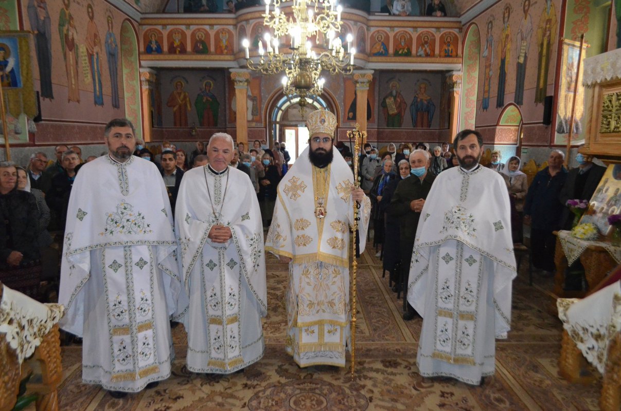 Hramul Bisericii „Duminica Mironosițelor” din Lupeni 171318