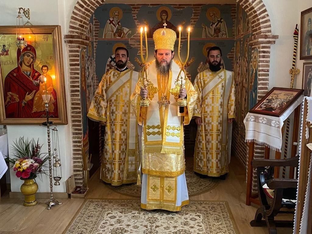 Slujiri şi binecuvântări arhiereşti în comunităţi româneşti din diasporă 171340