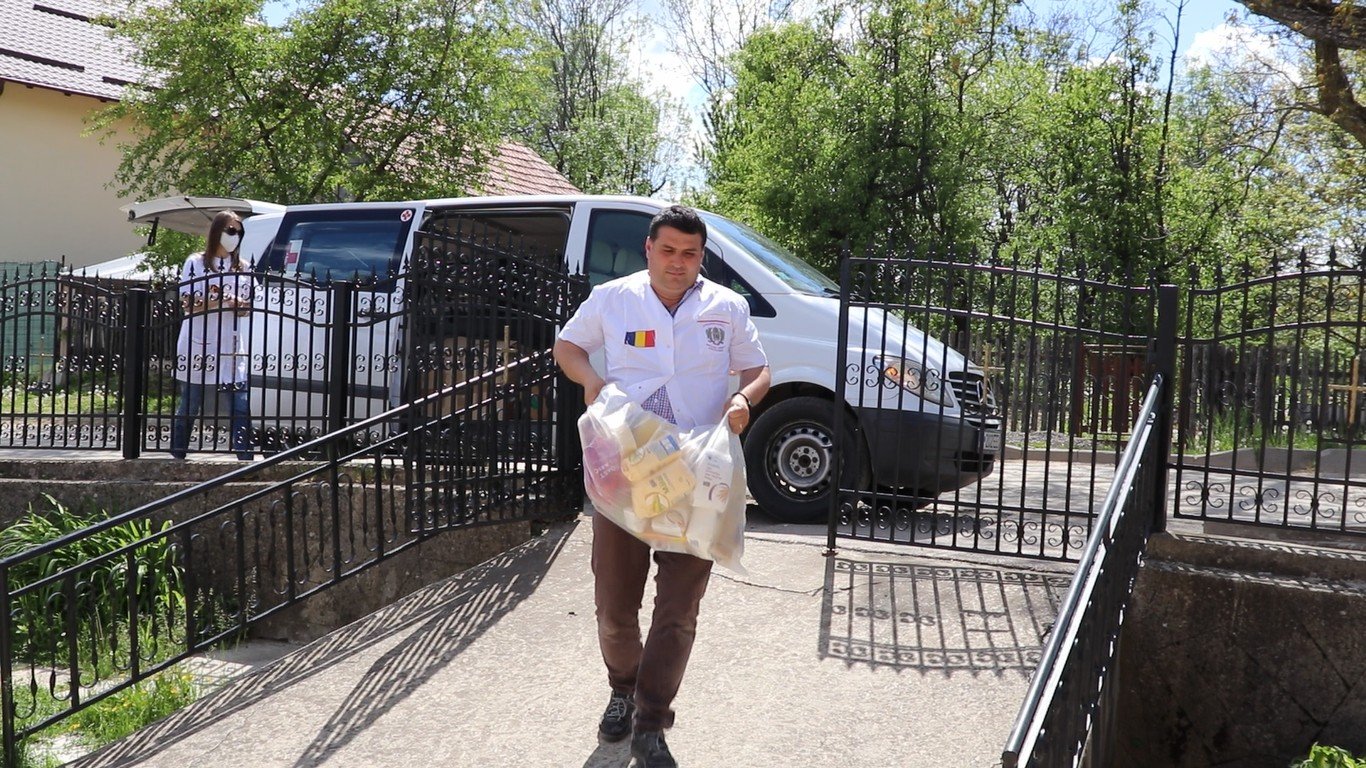 Voluntari din mai multe județe în sprijinul unor comunități prahovene 171467