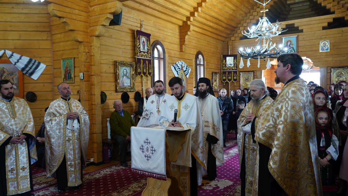 Moaștele Sfântului Vasile cel Mare, pentru trei zile în Parohia Straja II, Suceava   171750