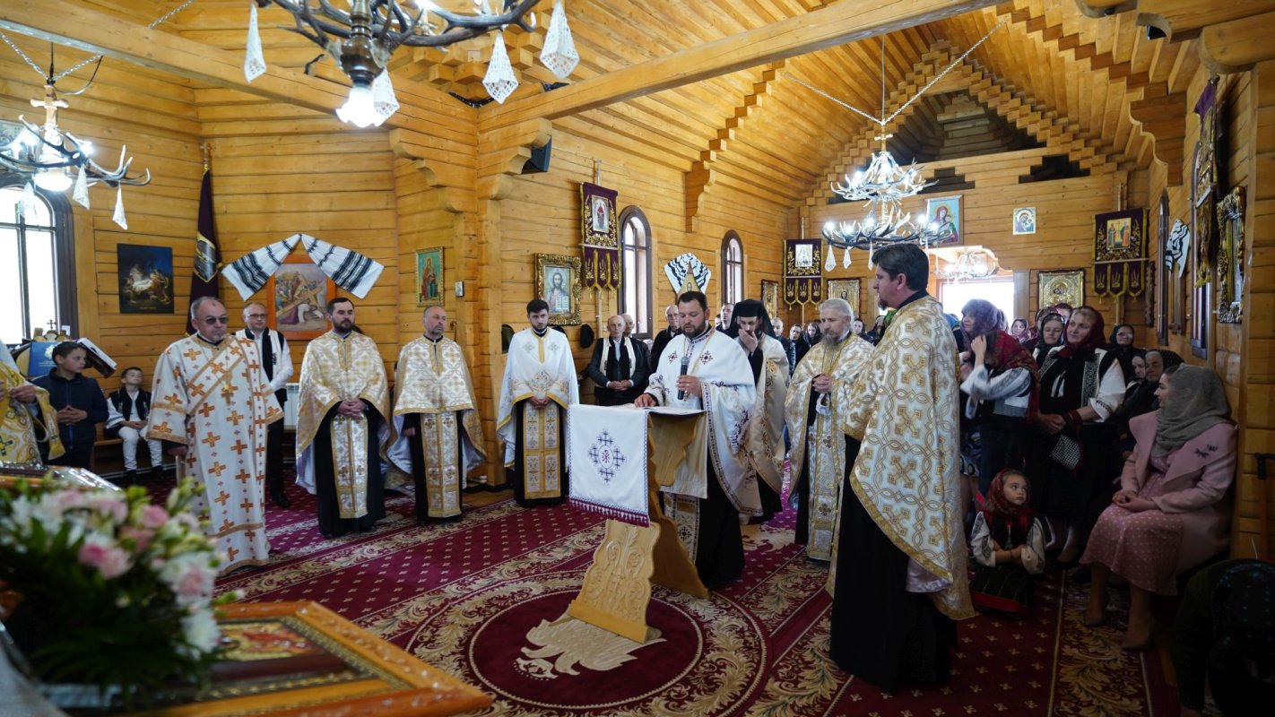 Moaștele Sfântului Vasile cel Mare, pentru trei zile în Parohia Straja II, Suceava   171751